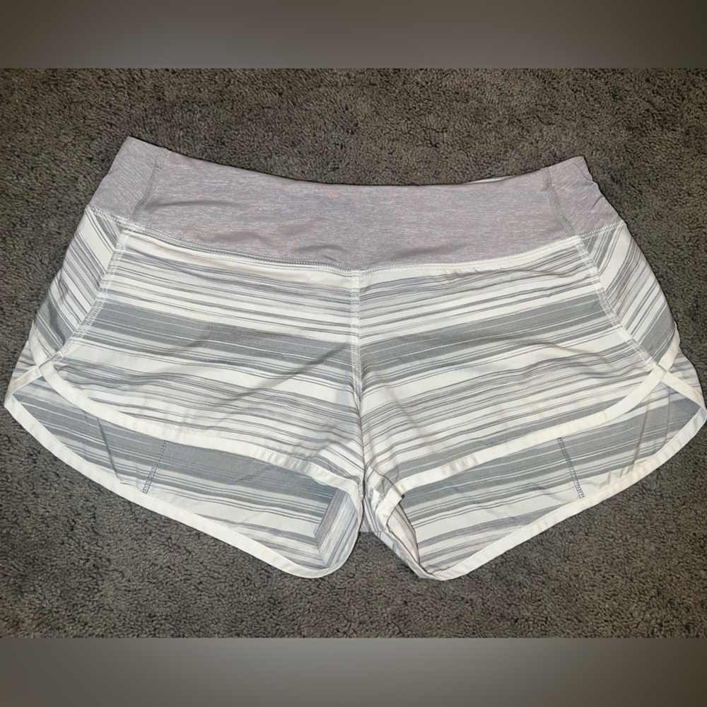 Lululemon Run: Speed Short
Twisted Stripe Fossil / White / Metallic Silver
